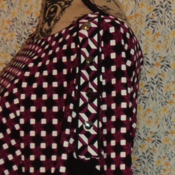 Dress - Picture 10 of 10